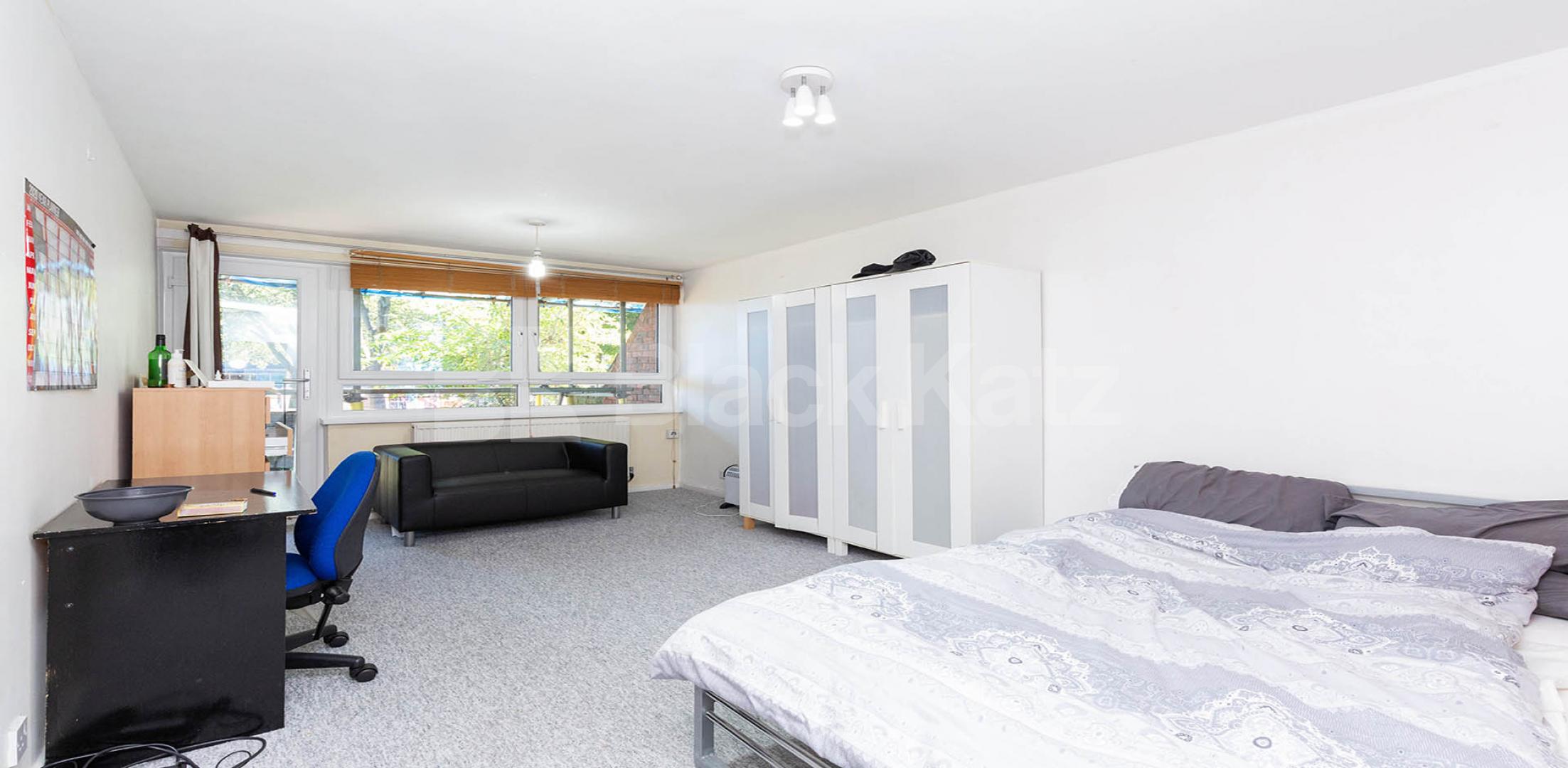 			GOOD FOR 3 SHARERS!, 2 Bedroom, 1 bath, 1 reception Flat			 Pembroke Street, Caledonian road / Kings cross